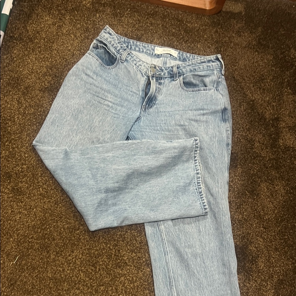 Hollister Curvy Mid-Rise Baggy Jeans in Light Blue